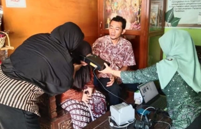 JEMPUT BOLA: Pelayanan Perekaman KTP dan KIA bagi peserta didik SLB di Gunungkidul.&nbsp;