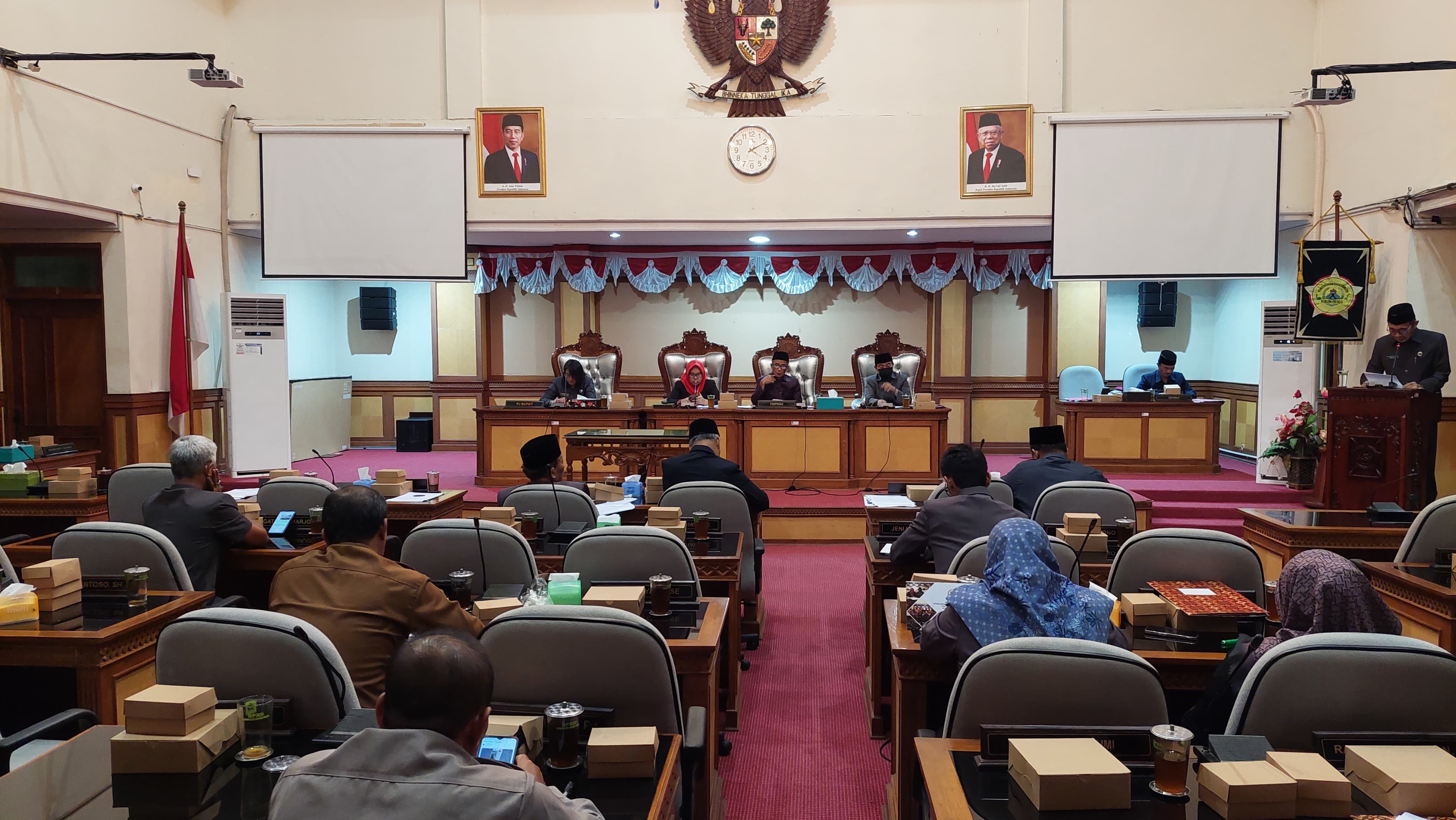 RAPAT PARIPURNA: Suasana Rapat Paripurna terakhir DPRD Kulon Progo 2019-2024. (ANOM BAGASKORO/RADAR JOGJA)