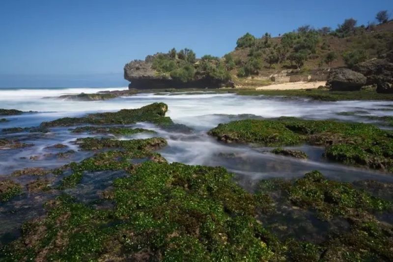 Pantai Mbuluk Gunungkidul, DIY.