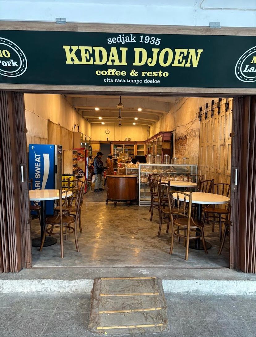 Foto Kedai Djoen Bakery, Coffee & Resto.  Sumber Foto: Google Maps Kedai Djoen Bakery, Coffee & Resto