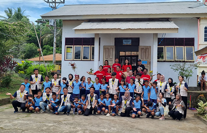 PEDULI: Pojok baca yang dibuat oleh mahasiswa KKN PPM UGM di SD GMIM Alungbanua, Bunaken, Manado, Sulawesi Utara kemarin (11/8).