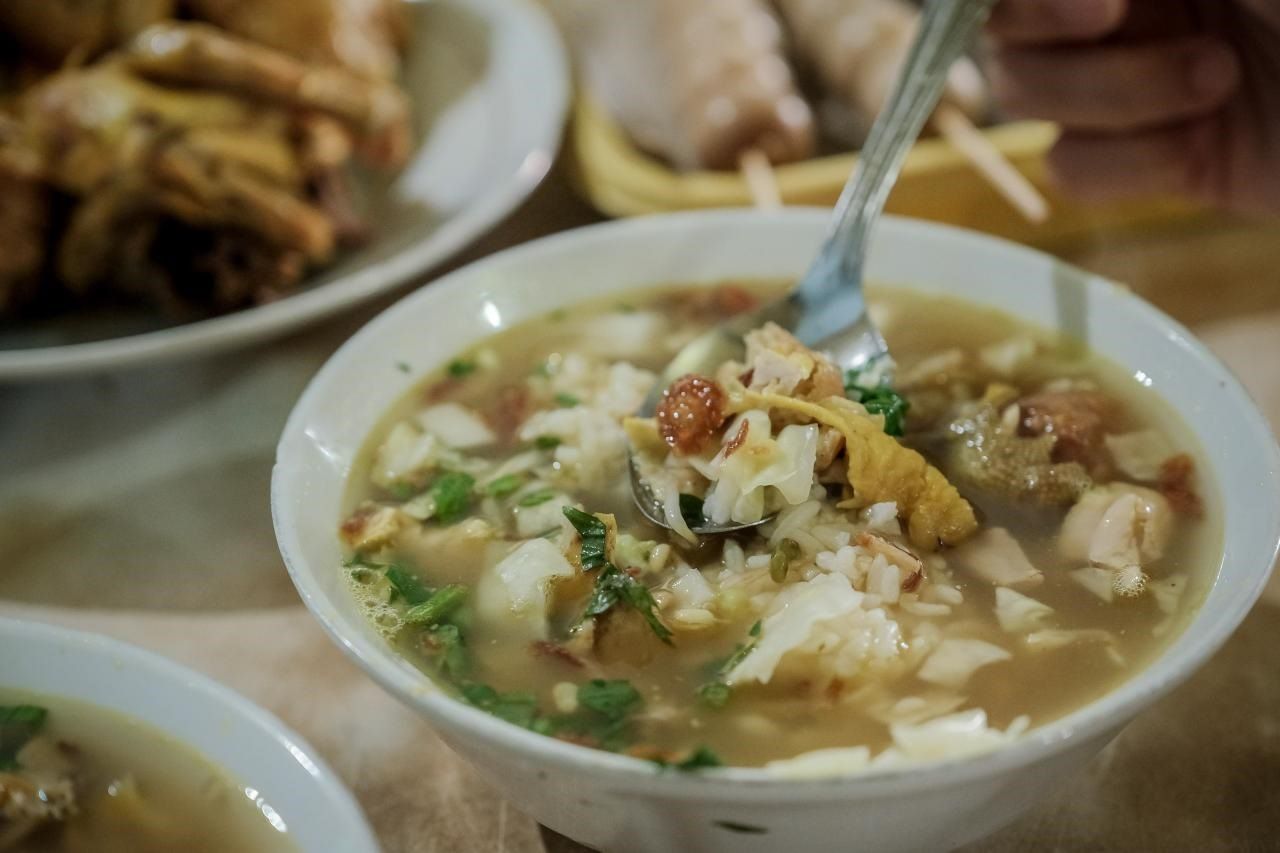 Semangkuk kenikmatan soto ayam Kadipiro