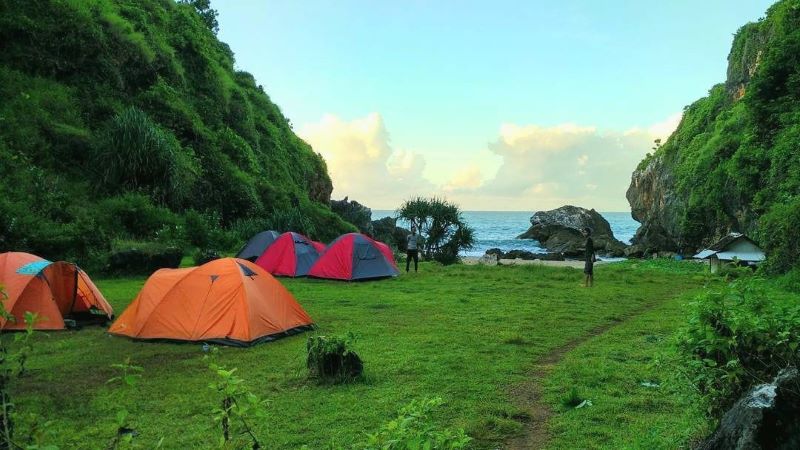 Area perkemahan di Pantai Wohkudu
