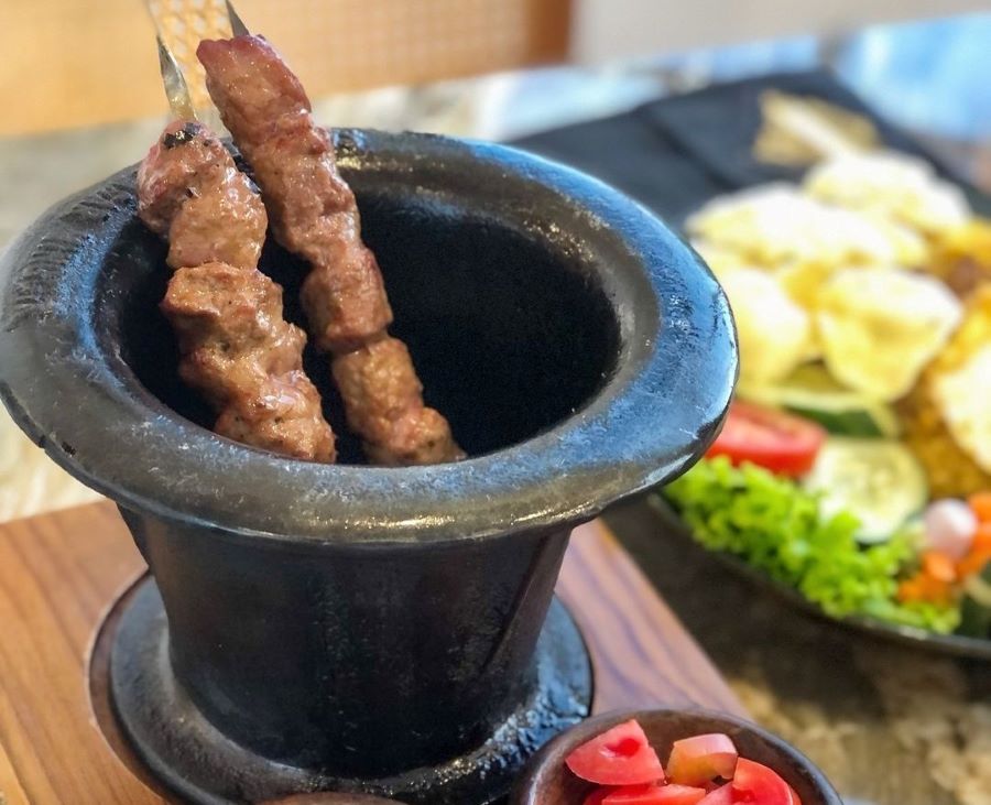 Tampilan Lezatnya Sate Tegal ala Sate Gedhe Pasar Minggir (Sumber: Instagram @sategedhepasarminggir)