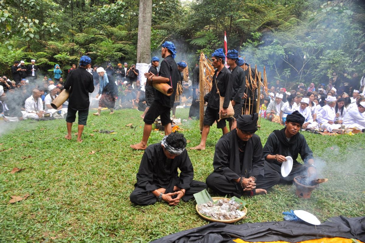 Tradisi Ngertakeun Bumi Lamba yang Dilakukan Masyarakat Sunda.  (kemenparekraf.go.id/dani daniar)