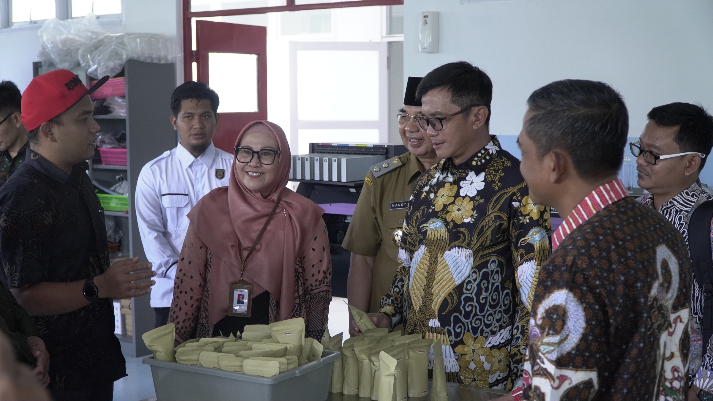 SARPRAS: Rektor Untidar bersama Dirjen Dikti, Kemendikbudristek dan wakil wali Kota Magelang saat meninjau laboratorium rekayasa dan sains terapan kemarin (12/8).&nbsp;(Dokumentasi Humas Untidar)
