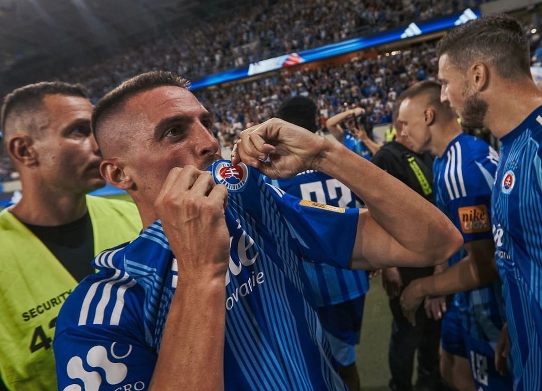 Selebrasi Robert Mak usai mencetak gol kedua untuk kemenangan Slovan Bratislava atas APOEL Nicosia pada leg pertama Kualifikasi Liga Champions (ig skslovanbratislava)