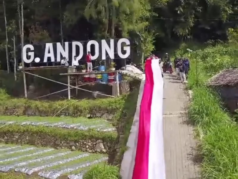 MEMBENTANG: Bendera sepanjang 1.000 meter akan diarak menuju puncak Gunung Andong pada Sabtu (17/8/2024) mendatang.