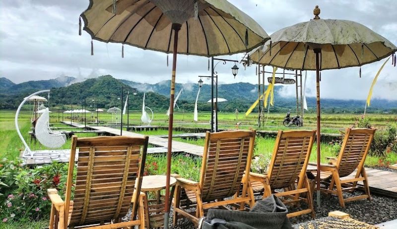 Mahaloka Paradise, destinasi wisata dengan pemandangan Perbukitan Menoreh.