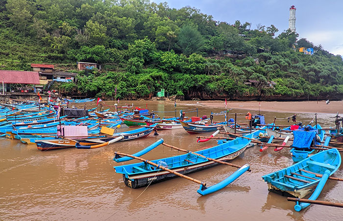 Kapal-kapal nelayan di Pantai Baron, Tanjungsari, Gunungkidul.