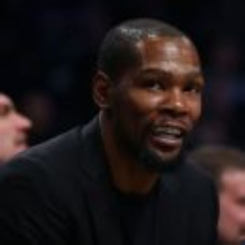 Bintang NBA, Kevin Durant resmi menjadi pemilik minoritas klub Paris Saint Germain (PSG). (getty)
