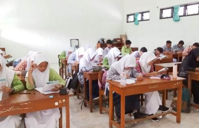 IDENTIFIKASI: Siswa MAN 2 Kulon Progo saat mengikuti tes psikometri untuk mengidentifikasi cita-cita belum lama ini.