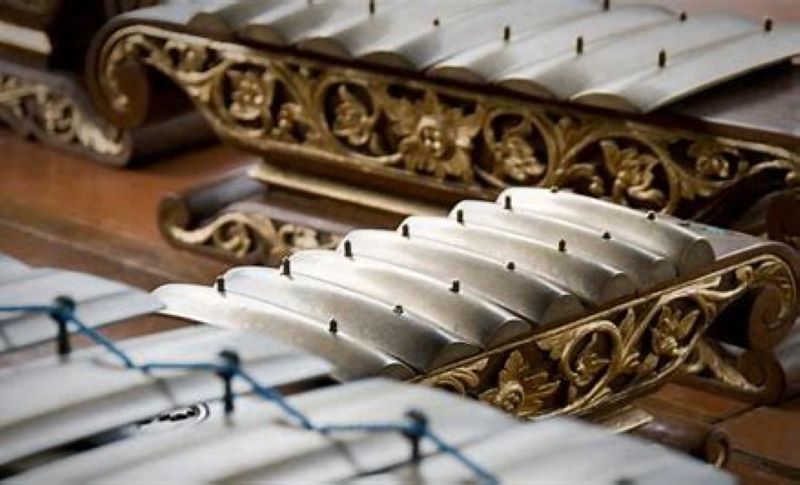Mitos suara gamelan tengah malam (blog.autorin.com)