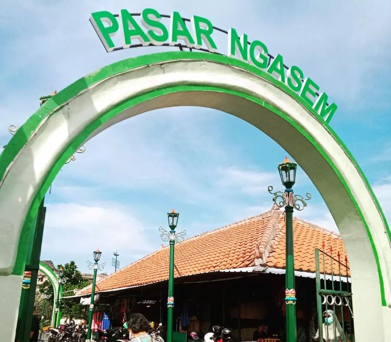 Gerbang Pasar Ngasem