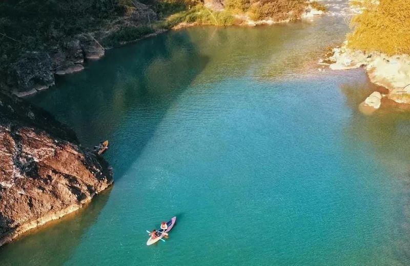 Berwisata di salah satu destinasi alam yang berada di Bantul.