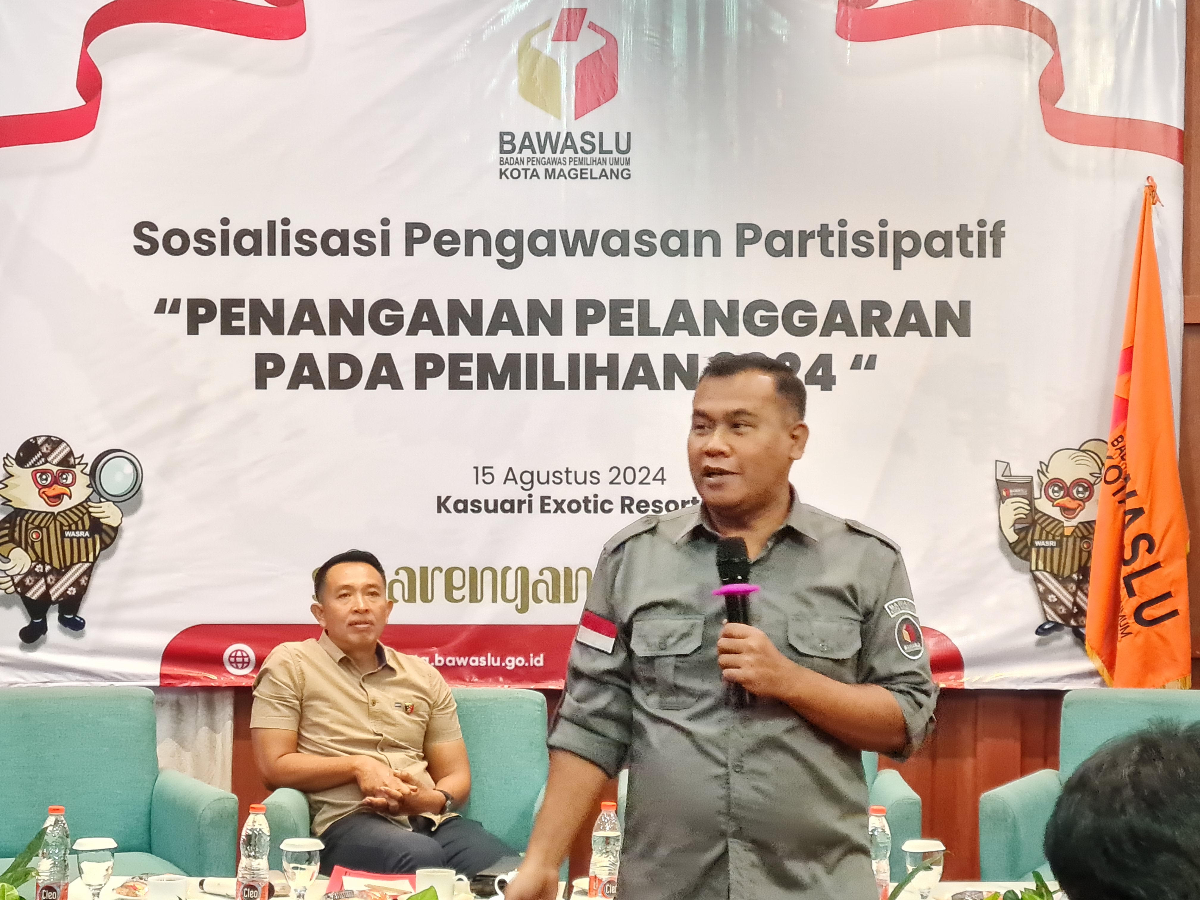 &nbsp;  PAPARAN: Ketua Bawaslu Kota Magelang Maludin Taufiq saat memberi penjelasan soal penanganan pelanggaran pada Pilkada 2024, Kamis (15/8).