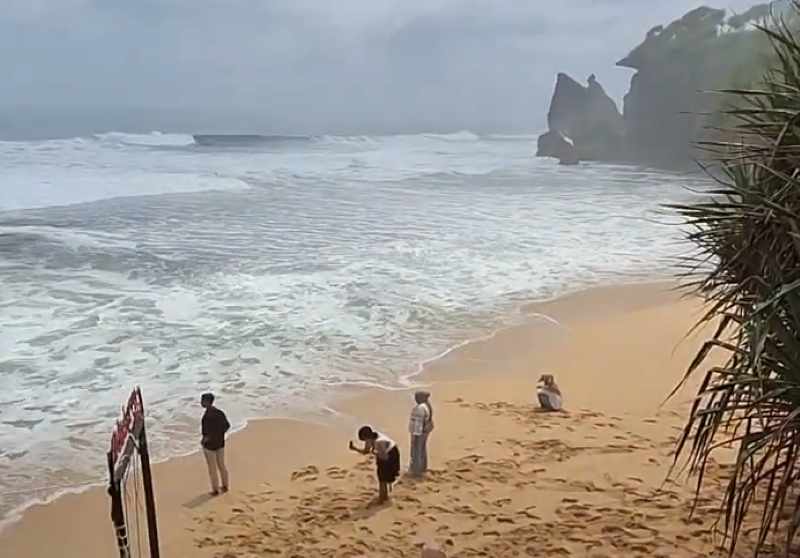 Pantai Ngrawah Gunungkidul.