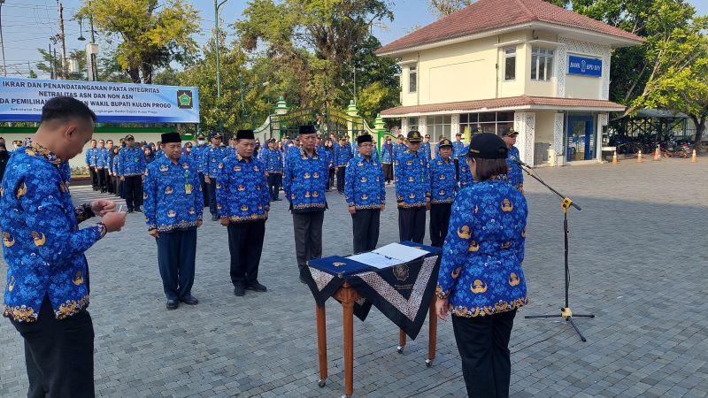 ASN: ASN lingkungan Pemkab melakukan apel di Kompleks Pemkab Kulon Progo.&nbsp;