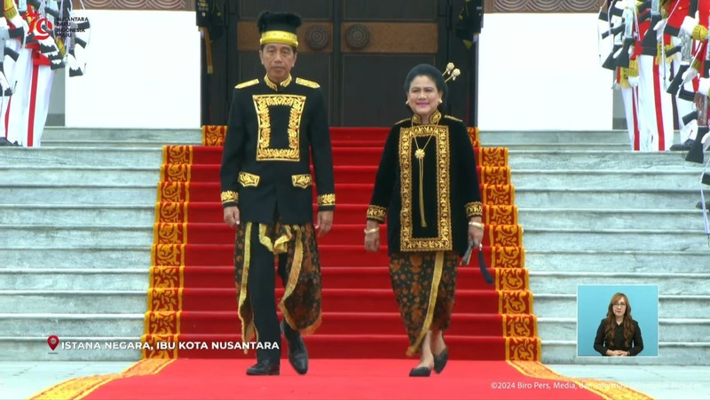 Presiden Jokowi dan Ibu Iriana yang sedang mengikuti rangkaian kegiatan upacara di IKN.