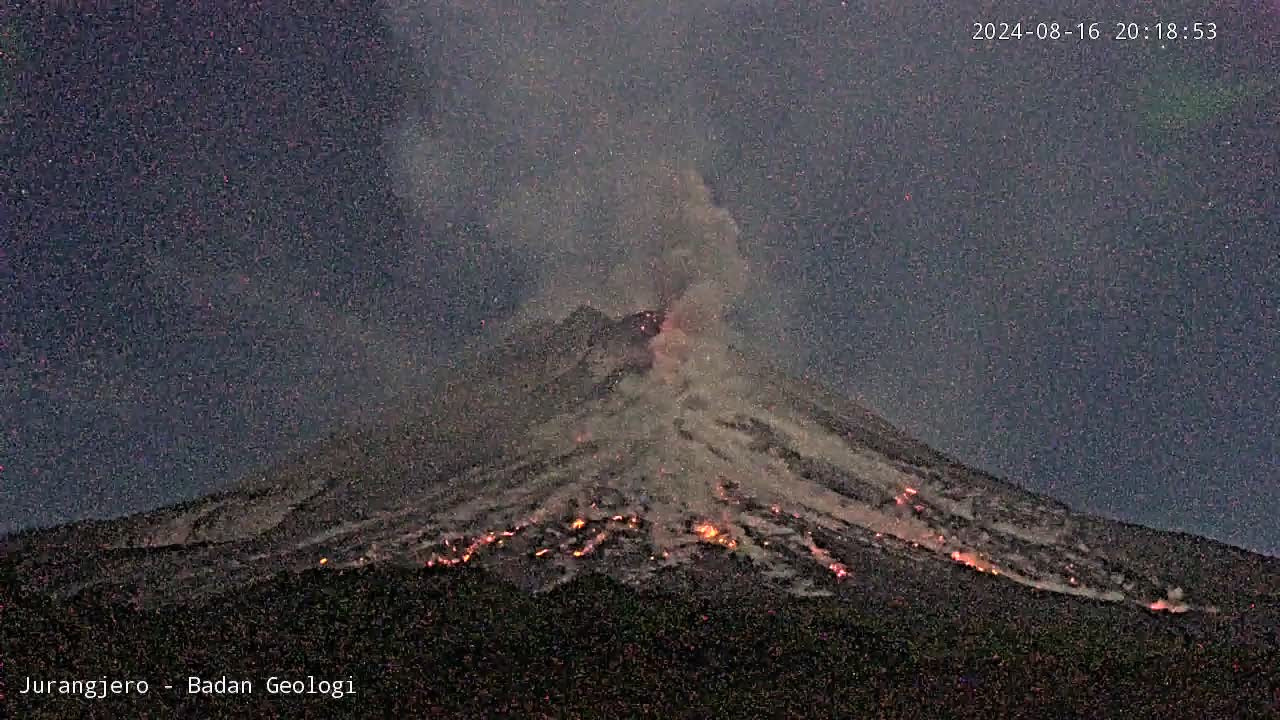 Erupsi Merapi 16 Agustus 2024 terekam di CCTV Badan Geologi di Jurangjero. (BPPTKG)