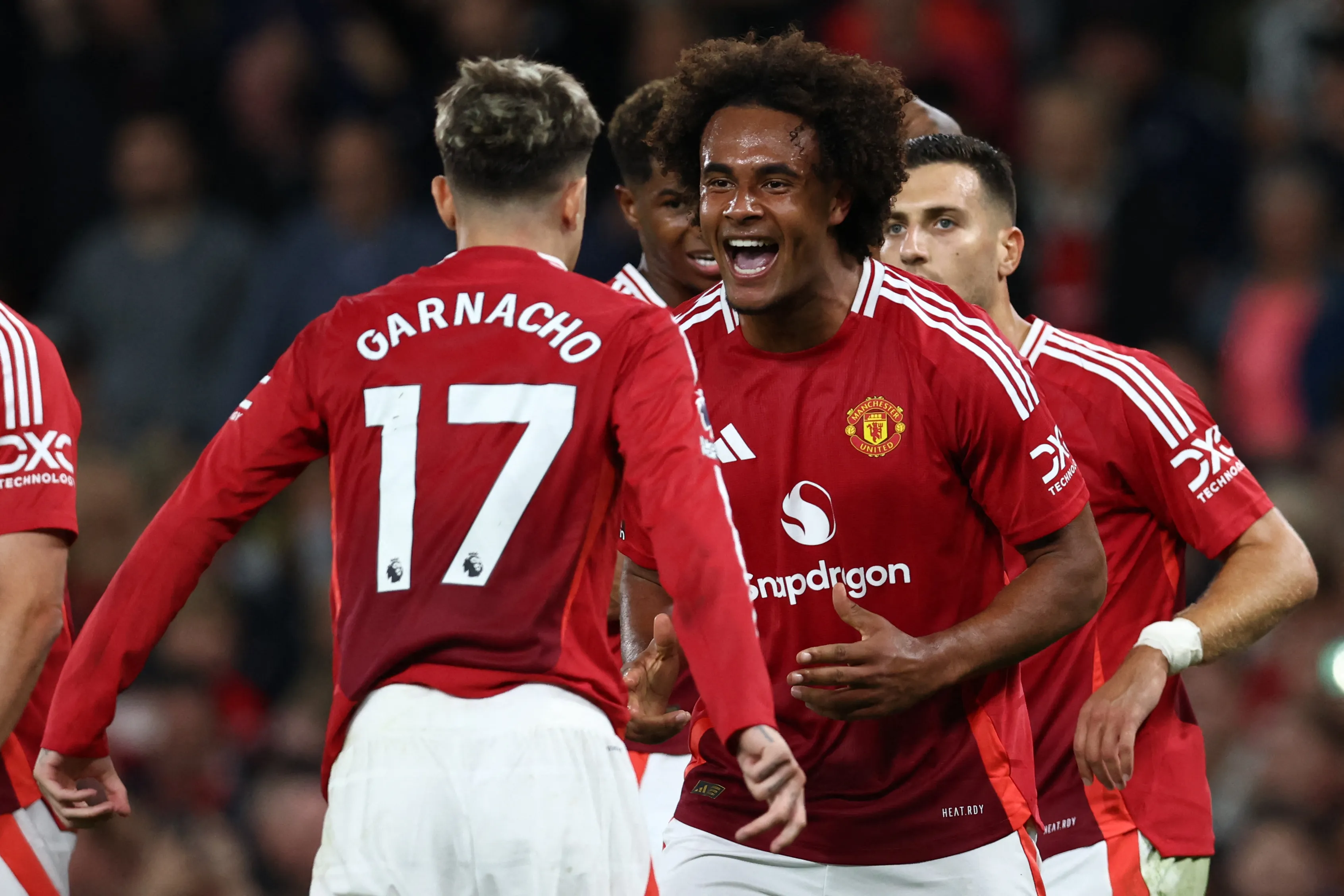 Selebrasi penggawa Manchester United usai Joshua Zirkzee cetak gol kemenangan di pekan pembuka Liga Inggris kontra Fulham (AFP)