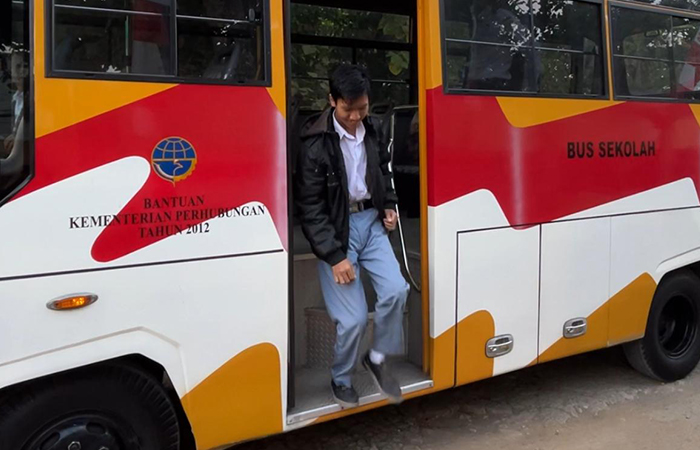 HARI PERTAMA: Bus sekolah rute Palbapang-Sedayu milik Dinas Perhubungan Bantul mulai beroperasi Senin (19/8/2024).