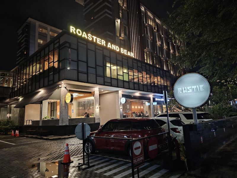 Roaster and Bear, sebuah restoran unik dengan tema beruang yang menggemaskan.