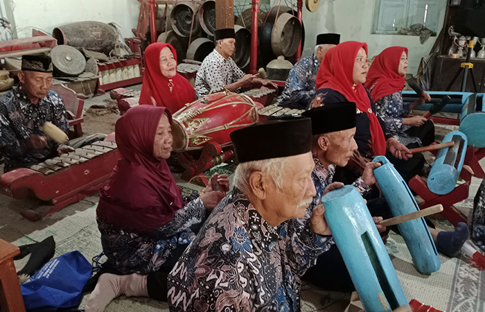 ANTUSIAS: Masyarakat saat mengikuti kegiatan budaya Sanggar Sedyo Sekar Manunggal.Delima Purnamasari/Radar Jogja