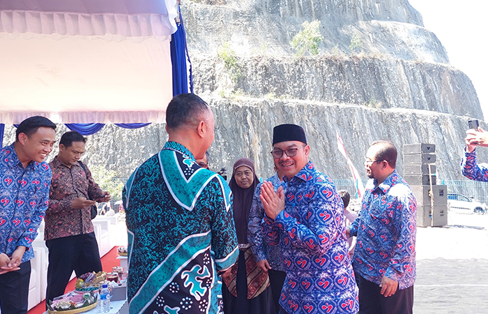 BISA MAJU LAGI: Hasto Wardoyo saat menemui beberapa kader di salah satu kegiatan BKKBN di Kulon Progo.ANOM BAGASKORO/RADAR JOGJA