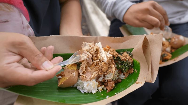 Hidangan Seporsi Gudeg Mbak Ning dengan Harga 5ribu (Sumber: www.hobbymakan.asia)