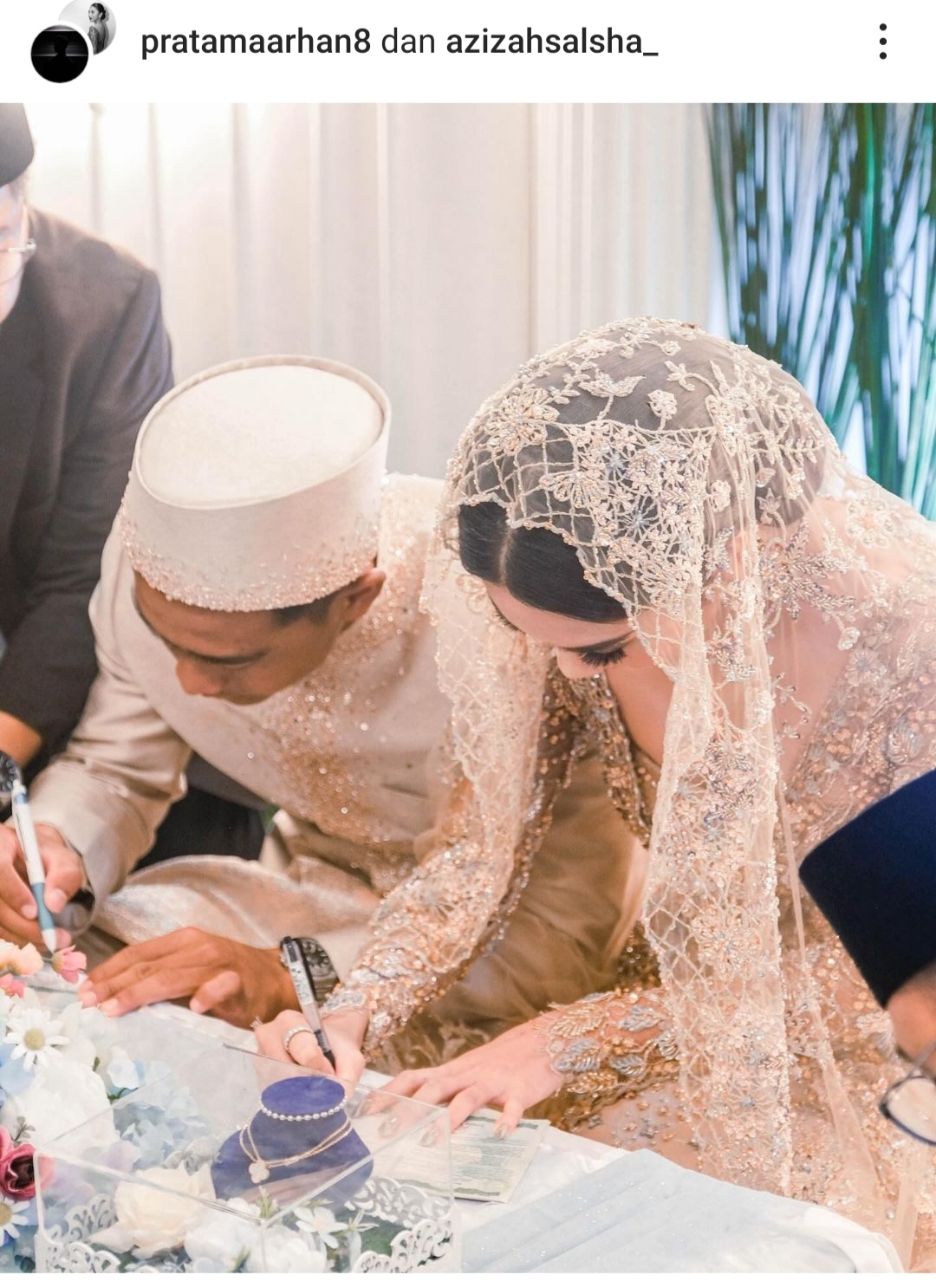 Pratama Arhan kolaborasi bersama Azizah Saldha posting foto saat menandatangani surat pernikahan (tangkapan layar ig Pratama Arhan)