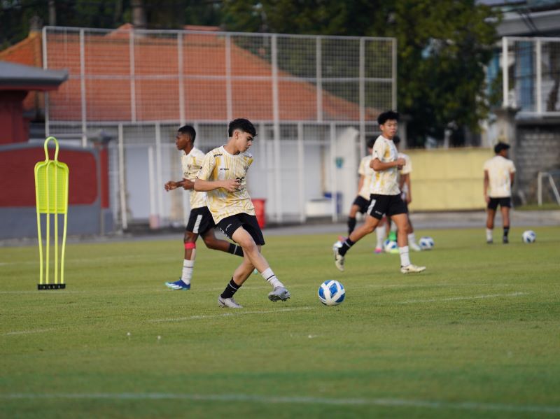 Mathew Baker jalani latihan bersama timnas Indonesia U17 (PSSI)