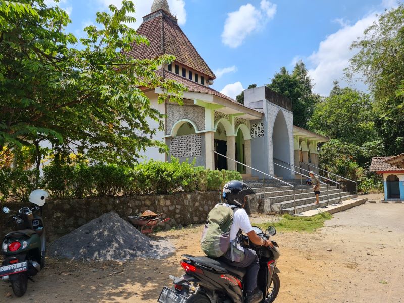TERDAMPAK: Tanah yang ditempati Masjid Alfarobi di Desa Sriwedari, Muntilan berstatus wakaf. Sehingga prosesnya terbilang lama.