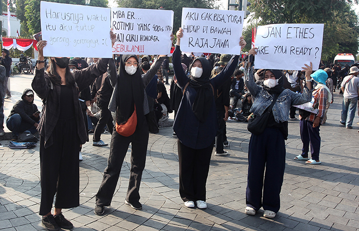 Ribuan massa aksi