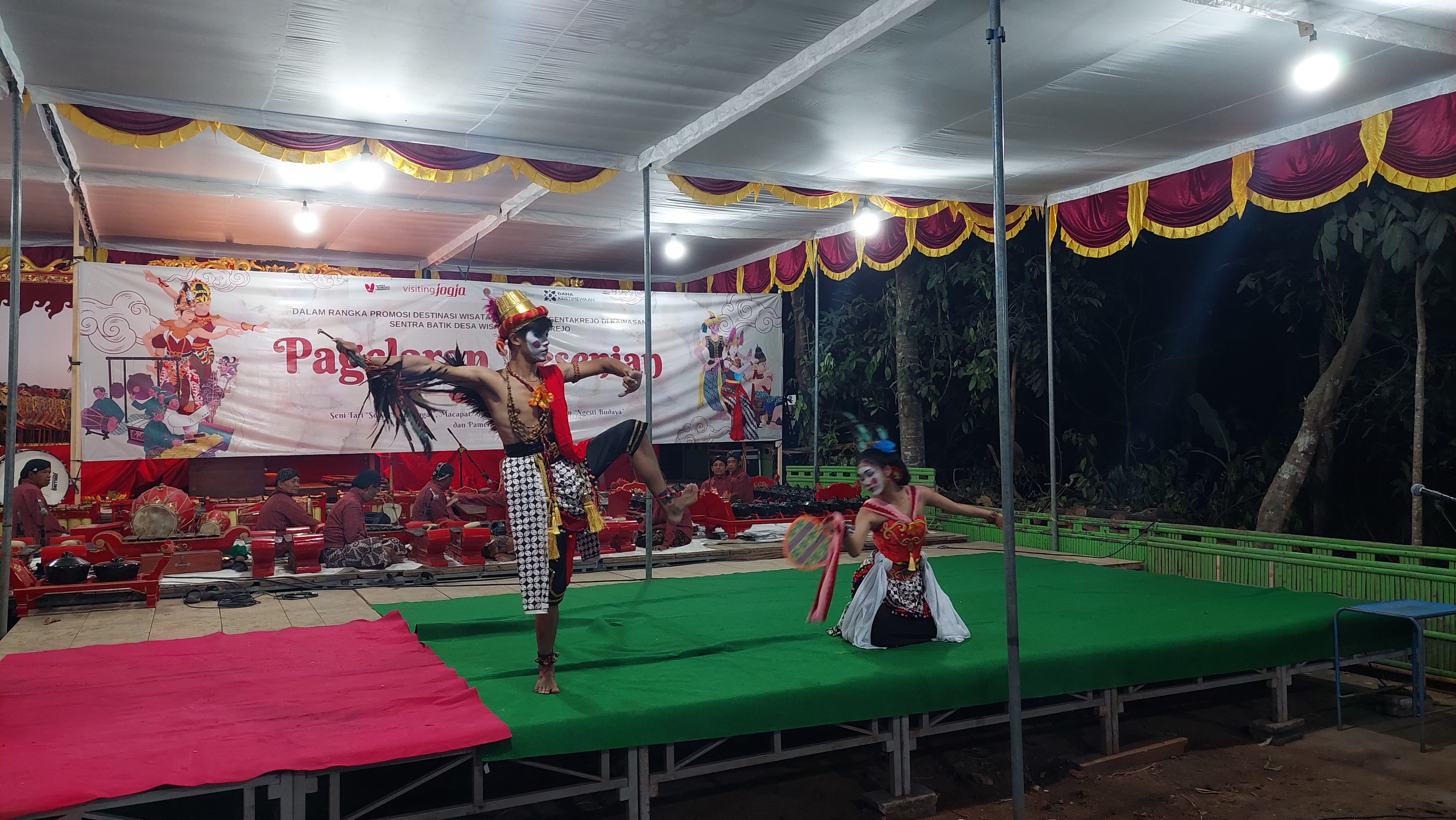 UNJUK GIGI: Pertunjukan tari tradisional oleh kelompok paguyuban kesenian di Kulon Progo.