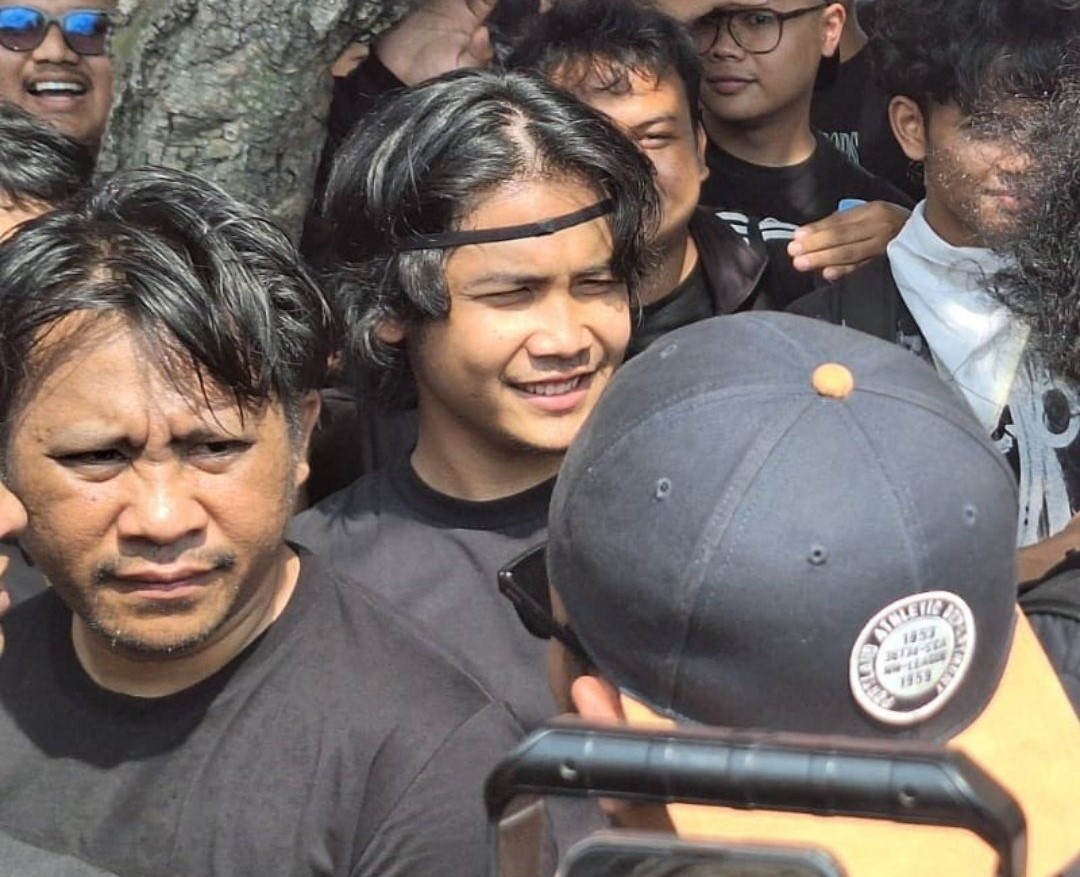 Bintang Emon di aksi demo depan gedung DPR RI