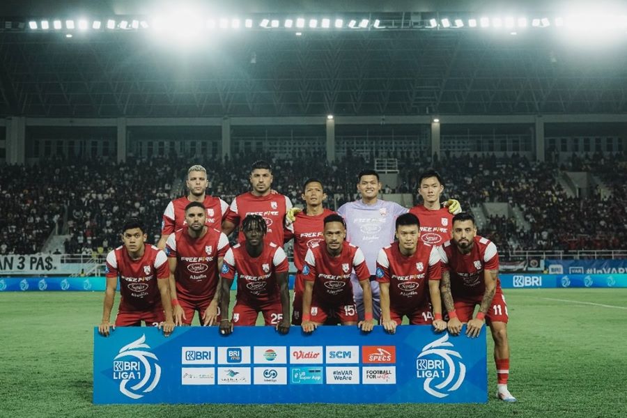 skuad Persis Solo dalam pertandingan kontra PSIS Semarang
