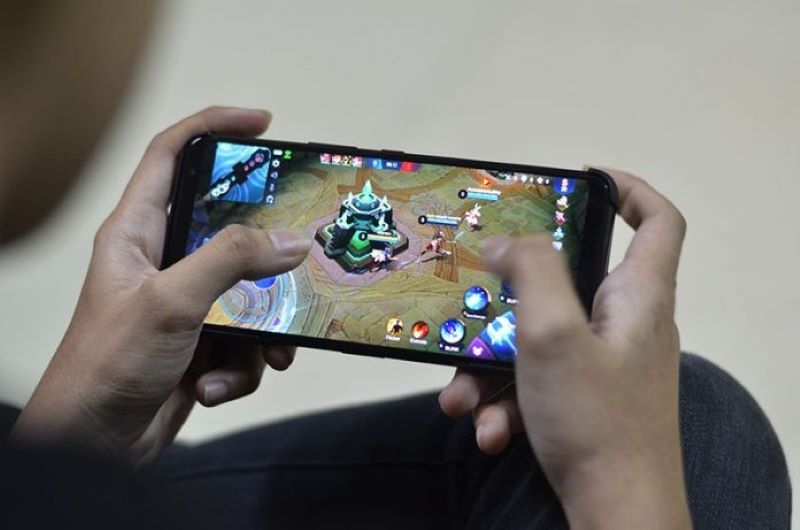 Kecanduan game online.