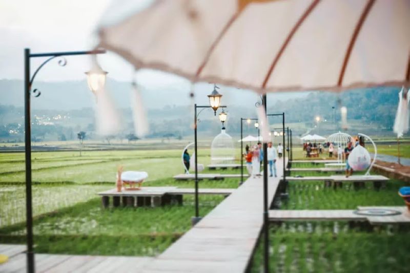 Salah satu wisata kuliner yang berada di Nanggulan, Mahaloka Paradise.