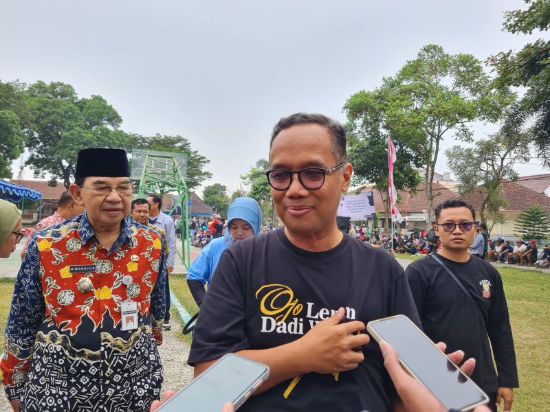 PAPARAN: Wali Kota Magelang Muchamad Nur Aziz dan Wakil Wali Kota Magelang M Mansyur saat memberi keterangan kepada awak media soal pencalonannya pada Pilkada 2024.