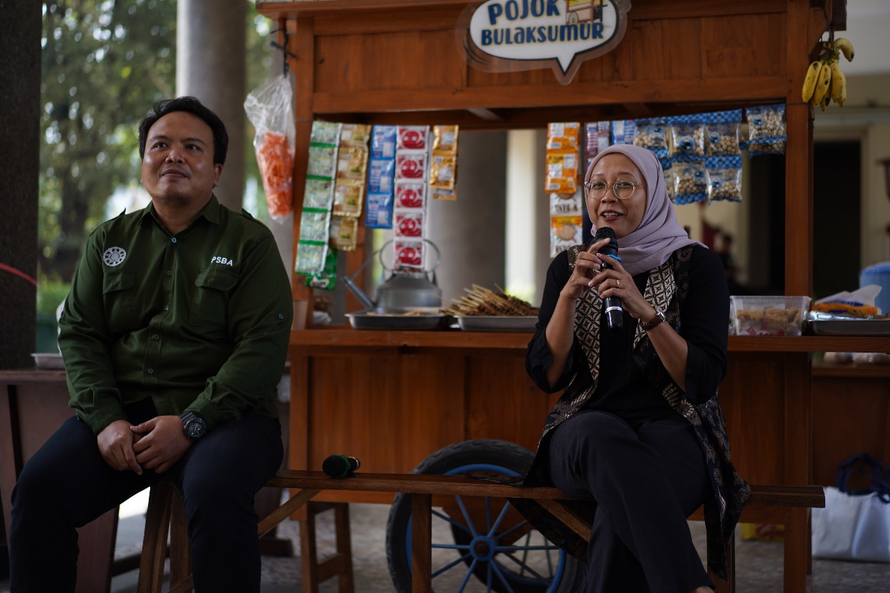 Pakar gempa dan Dosen Teknik Geologi UGM Dr Gayatri Indah Marliyani (kanan) dan Peneliti PSBA UGM, Galih Aries Swastanto di UGM, Kamis (22/8/2024).  (iwa ikhwanudin/radar jogja)