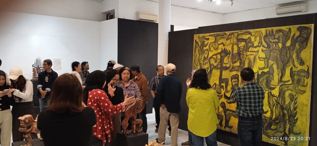 Made Kaek, seniman asal Bali menggelar pameran tunggal di Bentara Budaya Yogyakarta. Pameran berjudul Kala Api, The Age of Pawns ini dibuka Suwarno Wisetrotomo, Jumat (23/08/2024)