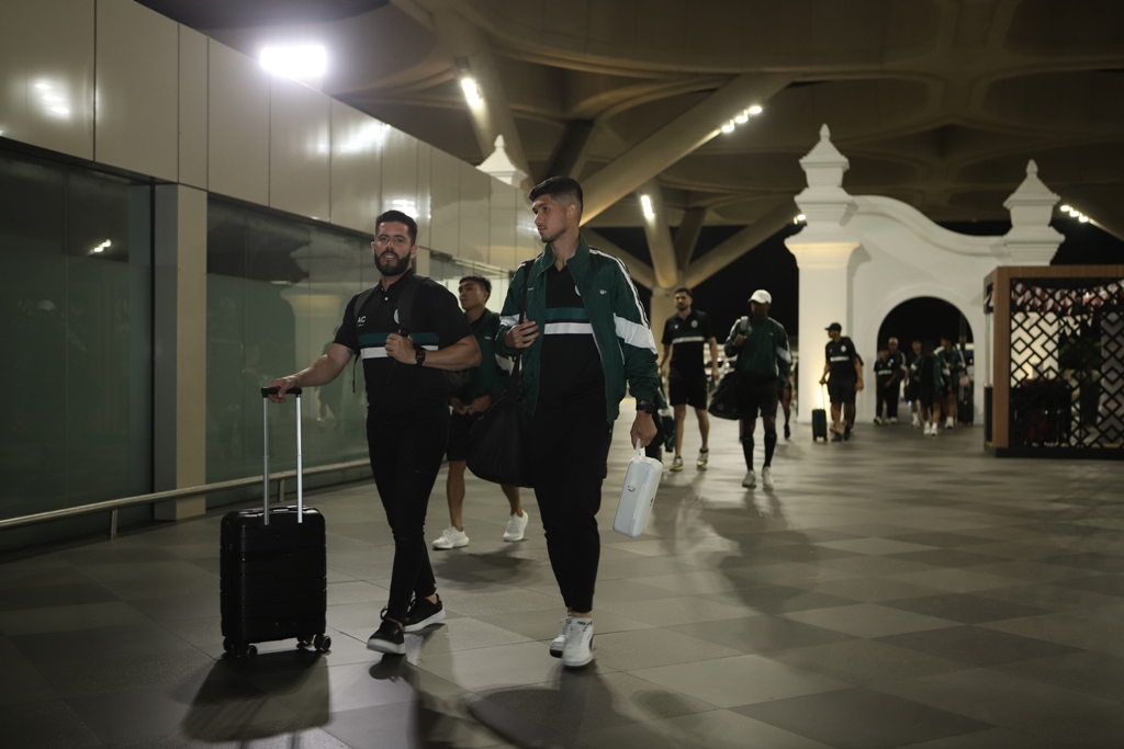 SIAP TANDING: Para pemain PSS Sleman bertolak ke Jakarta menjelang laga menghadapi Semen Padang, di Stadion STIK, Senin.