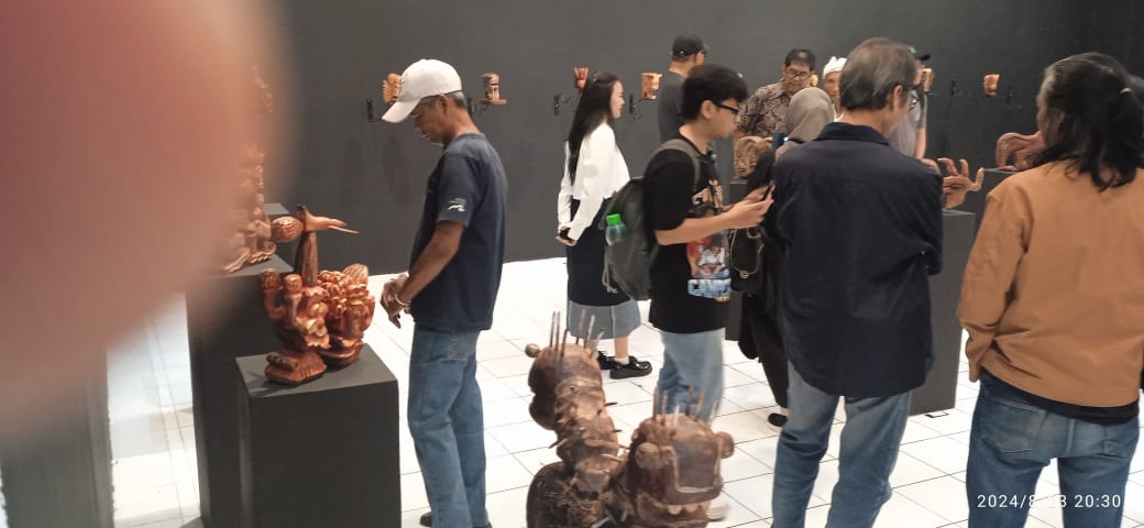SENIMAN asal Bali Made Kaek berpameran tunggal bertajuk &ldquo;Kala Api, The Age of Pawns&rsquo; di Bentara Budaya Yogyakarta, 23-30 Agustus 2024.