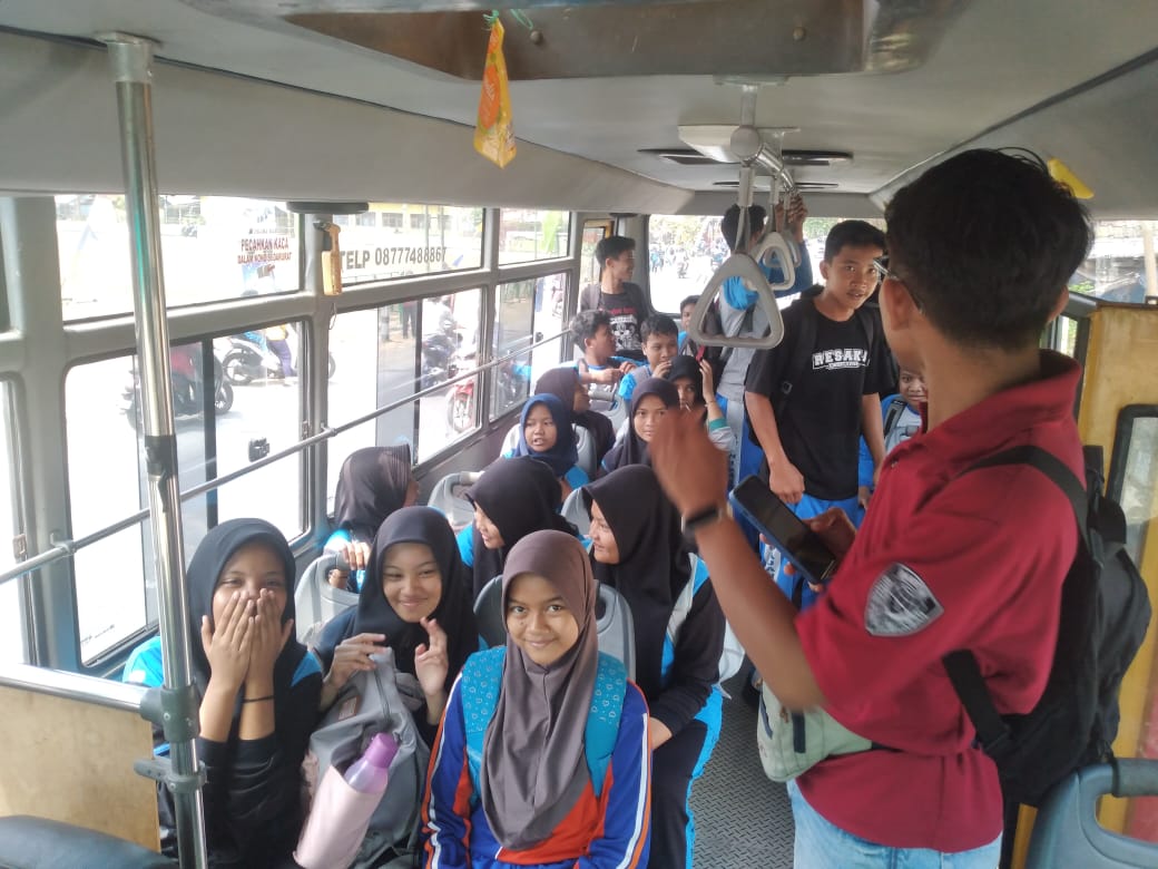 Suasana angkutan bus sekolah gratis rute Palbapang-Sedayu pada Jumat (23/8/2024).