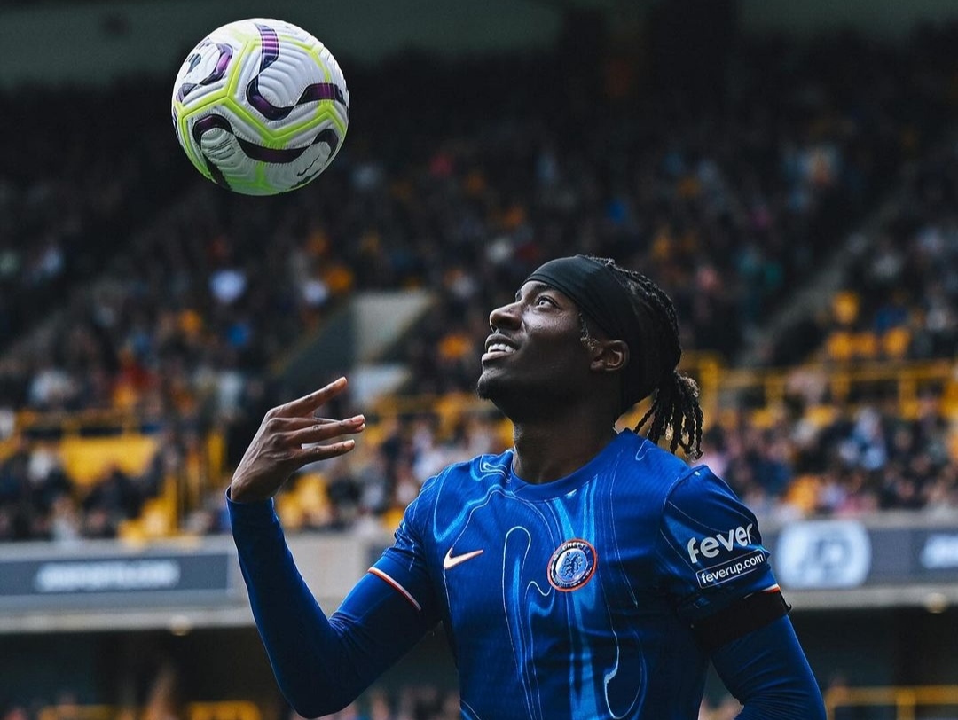 Selebrasi Noni Madueke usai mencetak hatreick ke gawang Wolves dal pesta gol Chelsea dalam lanjutan Liga Inggris (ig chelseafc)