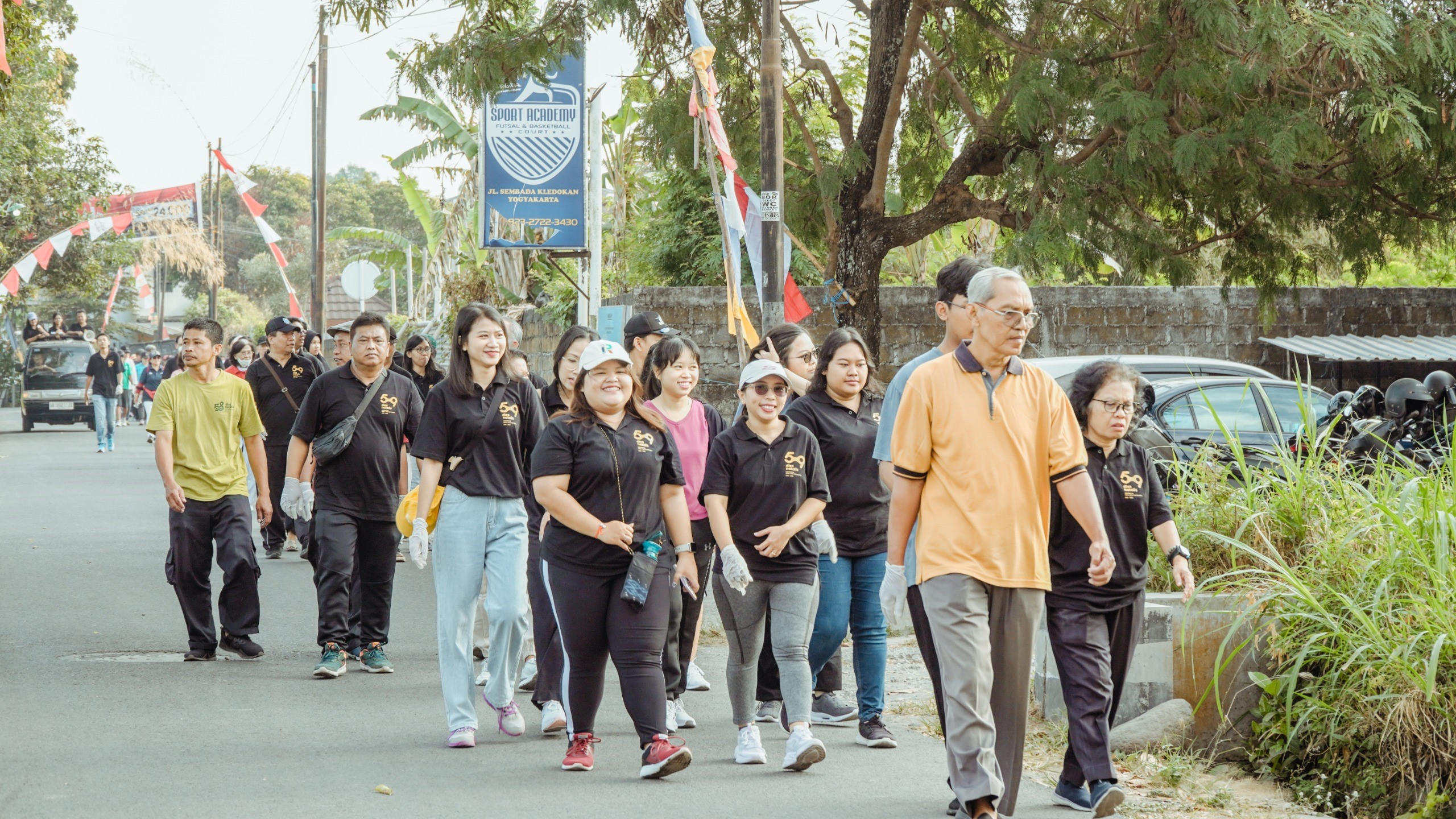 Jalan Sehat Komunitas diikuti oleh seluruh pegawai UAJY bersama dengan keluarga, purnakarya, dan alumni, Sabtu (24/8/2024).
