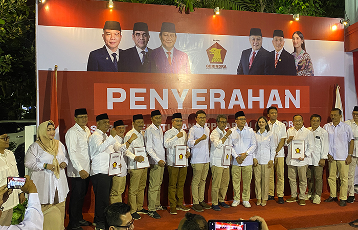 RAPATKAN BARISAN: Penyerahan Formulir B1 KWK Partai Gerindra kepada seluruh bacalon bupati/wali kota beserta pasangannya se-DIY di Kantor DPD Partai Gerindra DIY, tadi malam (26/8).