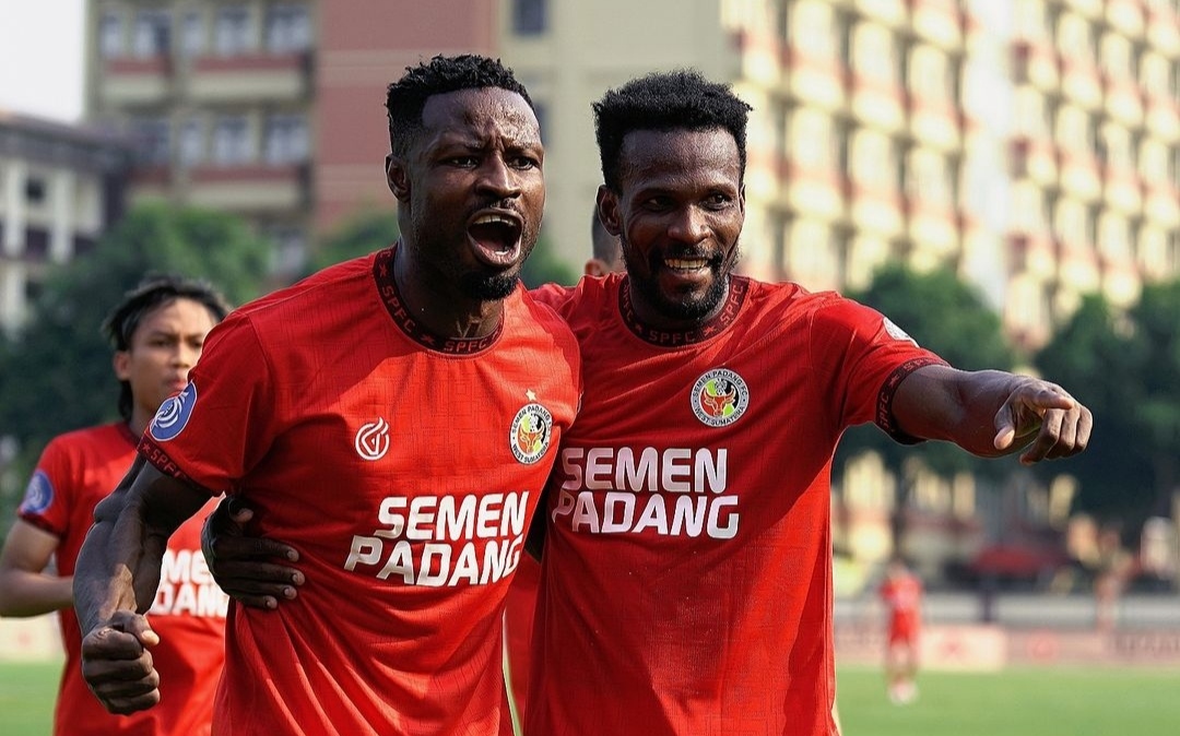Selebrasi Ikhechukwu Ngwoke usai mencetak gol ke gawang PSS Sleman yang memastikan Semen Padang torehkan kemenangan (ig spartacks_spfc)