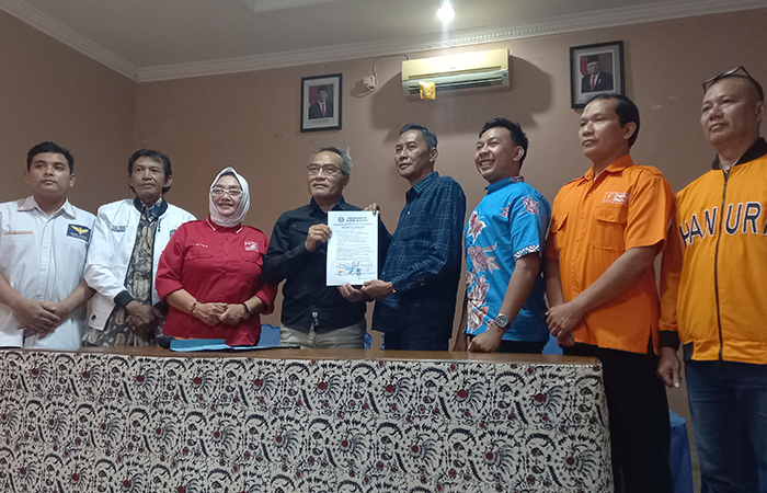 TINGGAL MENDAFTAR: Halim-Aris yang diusung Partai Gerindra dan PKB serta enam partai nonparlemen.Khairul Ma